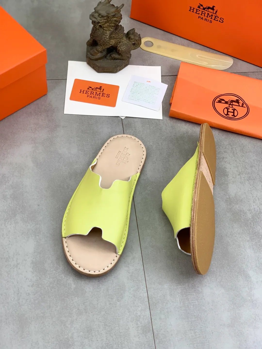 Men's men's shoes 💰P360 new model (genuine leather outsole series) new colors are coming simultaneously on the official website [HERMES] Hermès series: original development, original anatomy display, exclusive outsole [Material] Sole: original genuine leather sole with cow essence film 🌸. Fabric Original calfskin Lining: Imported cowhide, delicate and soft Code number: 38-44